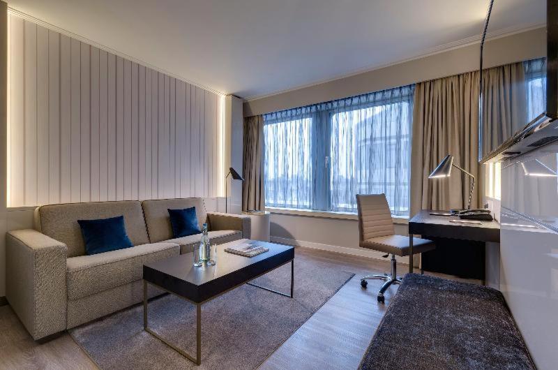 Clayton Hotel Dusseldorf City Centre Bilik gambar